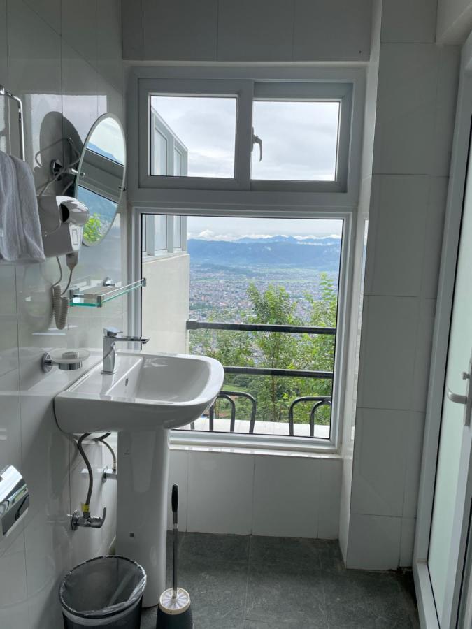 Hotel Pokharaeye Zewnętrze zdjęcie