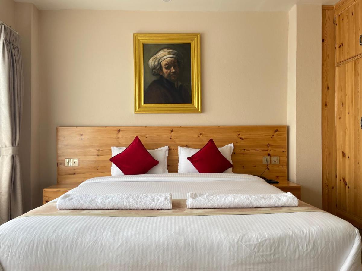 Hotel Pokharaeye Zewnętrze zdjęcie