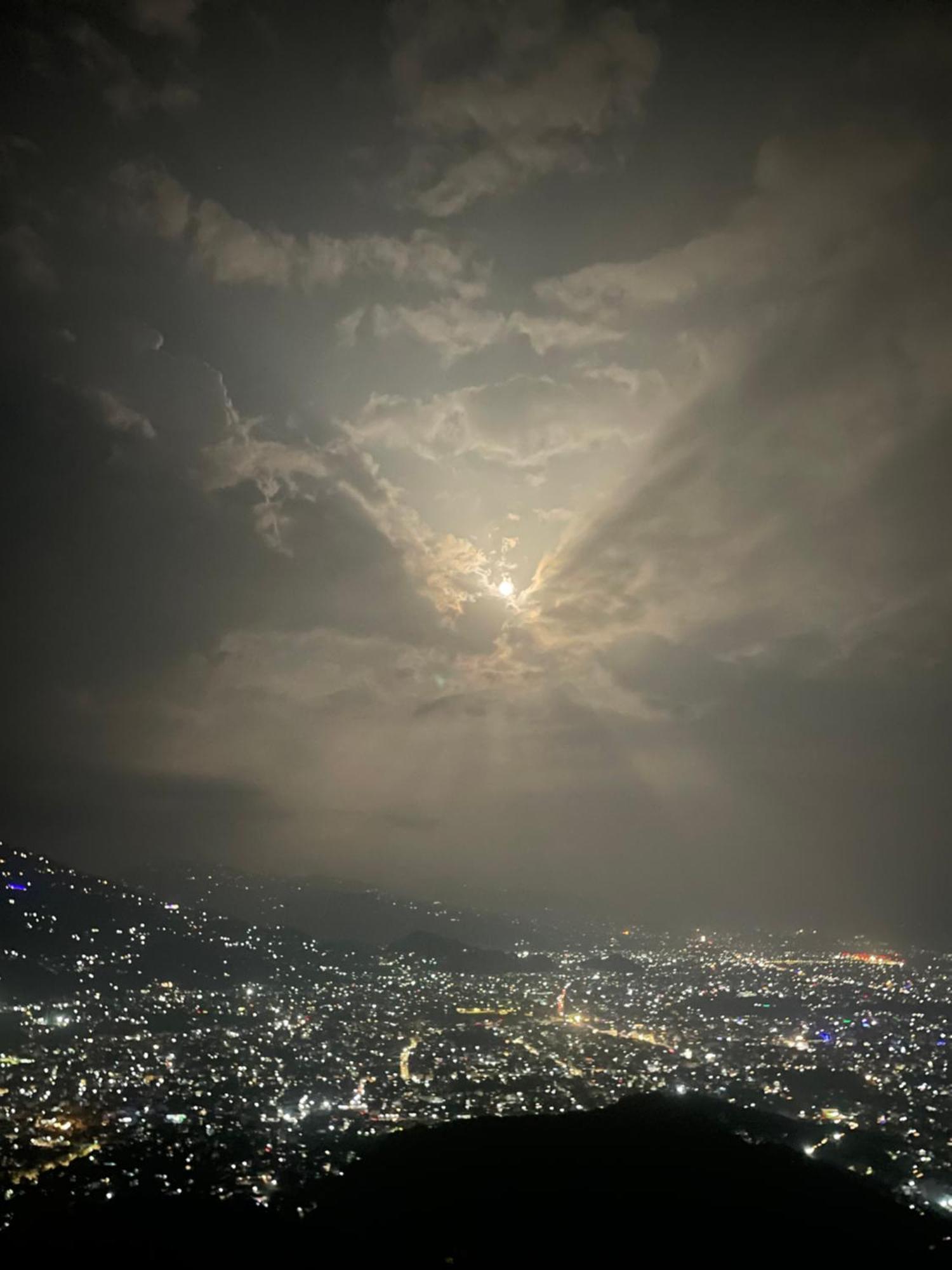 Hotel Pokharaeye Zewnętrze zdjęcie